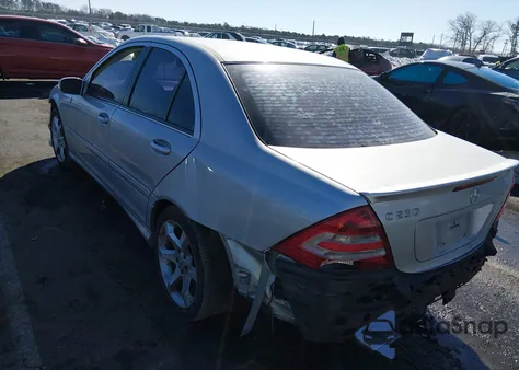 2007 Mercedes-Benz C 230 Sport z USA, uszkodzony, nr VIN WDBRF52H77F878083